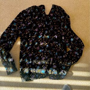 Classy but feminine blouse with cuffed sleeves and neck.